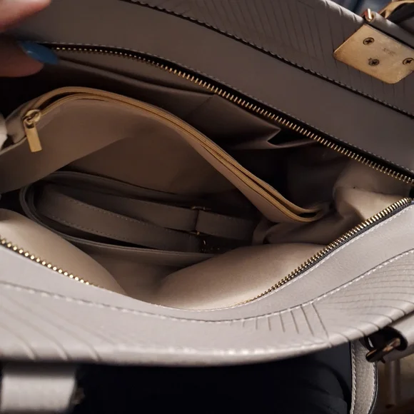 Chic Light Gray Shoulder Bag** - Picture 5 of 6